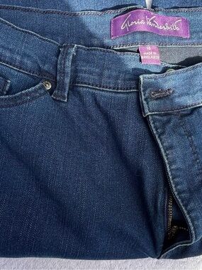 Gloria Vanderbilt Dark Indigo Cropped Jeans. Size 16.